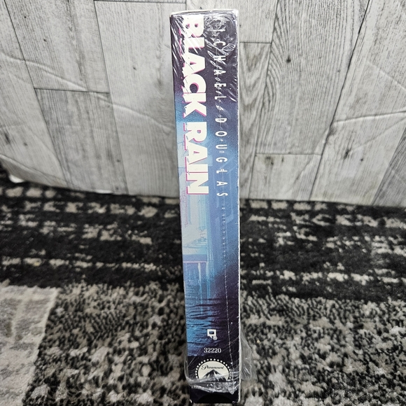 Black Rain VHS Michael Douglas thriller Paramount Pictures Andy Garcia 1989 - Picture 2 of 11